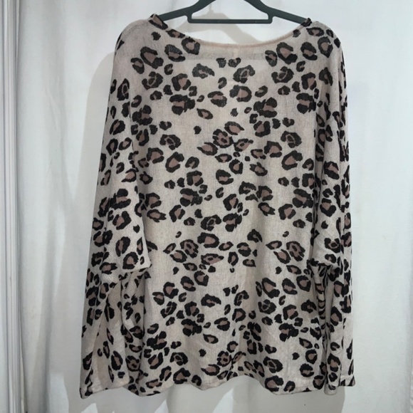 MTS leopard print V neck sweater Sz L new with tags - Picture 4 of 5